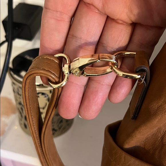 NWT Jessica Simpson Brown Tote with Gold Accents - Picture 5 of 9